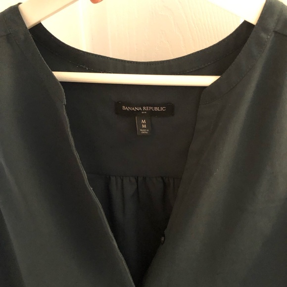 Banana Republic forest green sleeveless top with buttons - Picture 3 of 4